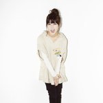 아이유도 참 항상 같은 <b>표정</b>