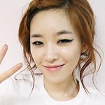 <b>눈</b>화장이 먹여 살리는 <b>여자</b> 아이돌