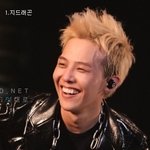 <b>아련</b> 돋는 눈빛의 남자아이돌그룹