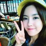 귀여운 여자 아이돌의 셀카 <b>포즈</b> '브이'