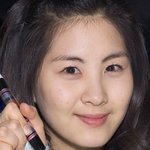 뭔가 <b>부담</b>스러워 보이는 연예인 사진