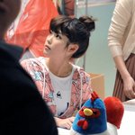 아이유 첫장부터 레전드 <b>발사</b>!!