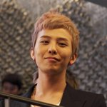 빅뱅 지드래곤, 바지 <b>지퍼</b> 확인중?