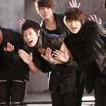 '비스트' 윤두준. 공식<b>포즈</b>?