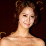 확 드러낸 윤아 <b>이마</b> 예쁘넹