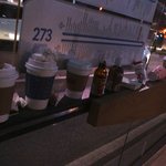 서울 어느 대학가 중앙<b>차선</b> 버스 정거장