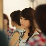 아이유, 표정은 어두워 보여