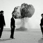 G-Dragon의 흰 티에 청바지 간지!