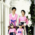 <b>집</b>에 한복 <b>한</b>벌씩 가지고 있으신가요?