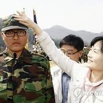 <b>아들</b>아..<b>엄마</b>가 왔는데 왜 웃질 못하니..