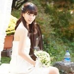 귀여운 화이트 <b>미니</b> 드레스가 어울리는 여자 연예인들