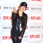 티 하나 걸친 '카라' <b>니콜</b>