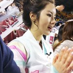 <b>두산</b>베어스 vs 넥센 경기중에 한복입고 응원한 여자 한복녀