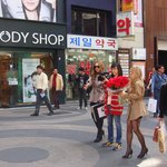 명동 장미꽃녀(?)미스테리녀(?)공공칠녀(?)뭐하는 사람들이야!...