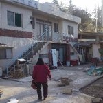 세상소리를 못들고 외로움과 돈에 시달리는 할머니.