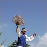 <b>줄타기</b>는 아슬아슬하지만, 또한 멋있네요.