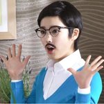 아이유, 여자도 반하겠네...