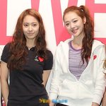 초미니 입은 'f(<b>x</b>)' 설리-크리스탈, 누가 더 예뻐?