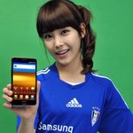 아이유, '수원의 승리여신' 카라와 <b>바통</b>터치