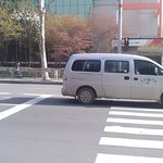 운동 후에 우체국 앞에서 공무수행하는 자동차를 보았어요 (사진有)