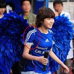아이유 <b>천사</b> 무리수, 날개가 너무 껴