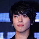 <b>윤두준</b> vs 정용화