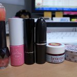 상큼한 봄날, 립스틱 in 파우치