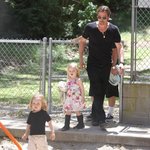 브래드 피트와 놀이터 나온 <b>비비안</b>과 녹스