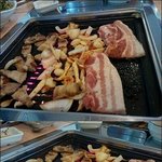 학교화장실에서 친구들과 삼겹살 구워먹은 경험있어요