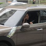 손예진 미니쿠퍼 매장에 납시다~ㅎㅎ