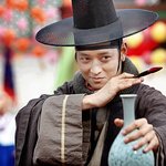 {+}　　정류장 무개념 20대 커플