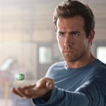 현존하는 히어로들 중 최고의 무기는 무엇?