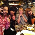 단체 민낯 <b>2ne1</b>, 액세서리 돋네