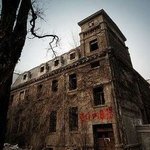 보름달 밤마다 여자 귀신이 출몰하는 건물