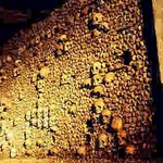 파리 시 지하 납골당에 지옥문이 있다?