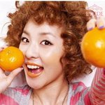 <b>블링</b>블링한 매력의 알로하걸로 변신한 산다라박 :)