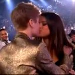 '저스틴 <b>비버</b>', 이제는 대놓고 애정행각?