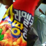 크라운 과자 <b>new</b>카라멜콘 땅콩에서 이상한게 나왔어요.