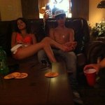 발을 마사지 해주는 '저스틴 <b>비버</b>'