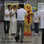 핫도그 먹고있는 비스트 <b>요섭</b>,손동운 직찍 '3'