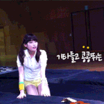 콩콩 <b>방방</b> 잘도 뛰어다니는 아이유 움짤><