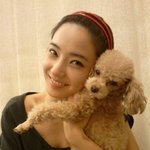 <b>민낯</b> 한채영, 애완견 꼭 끌어안고 셀카 ‘강아지가 부러워~’