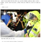 동물먹이주듯 경찰놀리는 <b>반값</b>등록금대학생 사진 !!!