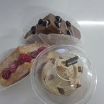 남자친구가 <b>투썸</b>커피에서 디저트 사들고 와써용~