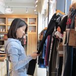 초미니 핫팬츠 입고 쇼핑하는 이시영