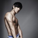 엠블랙 이준, 비느님 능가하는 명품몸매! <b>엠보싱</b> 몸매 종결자