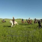 <b>광활</b>한 대지위를 수놓는 여름 밤의 추억 