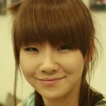 쌍꺼풀 없이 매력적인 가늘고 긴 눈