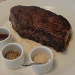 프리미엄 숙성법의 드라이에<b>이징</b> 스테이크*