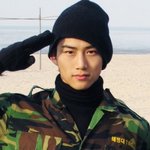 군복도 잘 어울리는 아이돌 <b>모음</b>